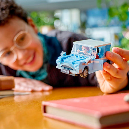 LEGO 76424 Harry Potter Fliegender Ford Anglia